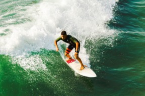 城市篮球节大型快闪活动吸引民众广泛参与传播体育精神，篮球文化节