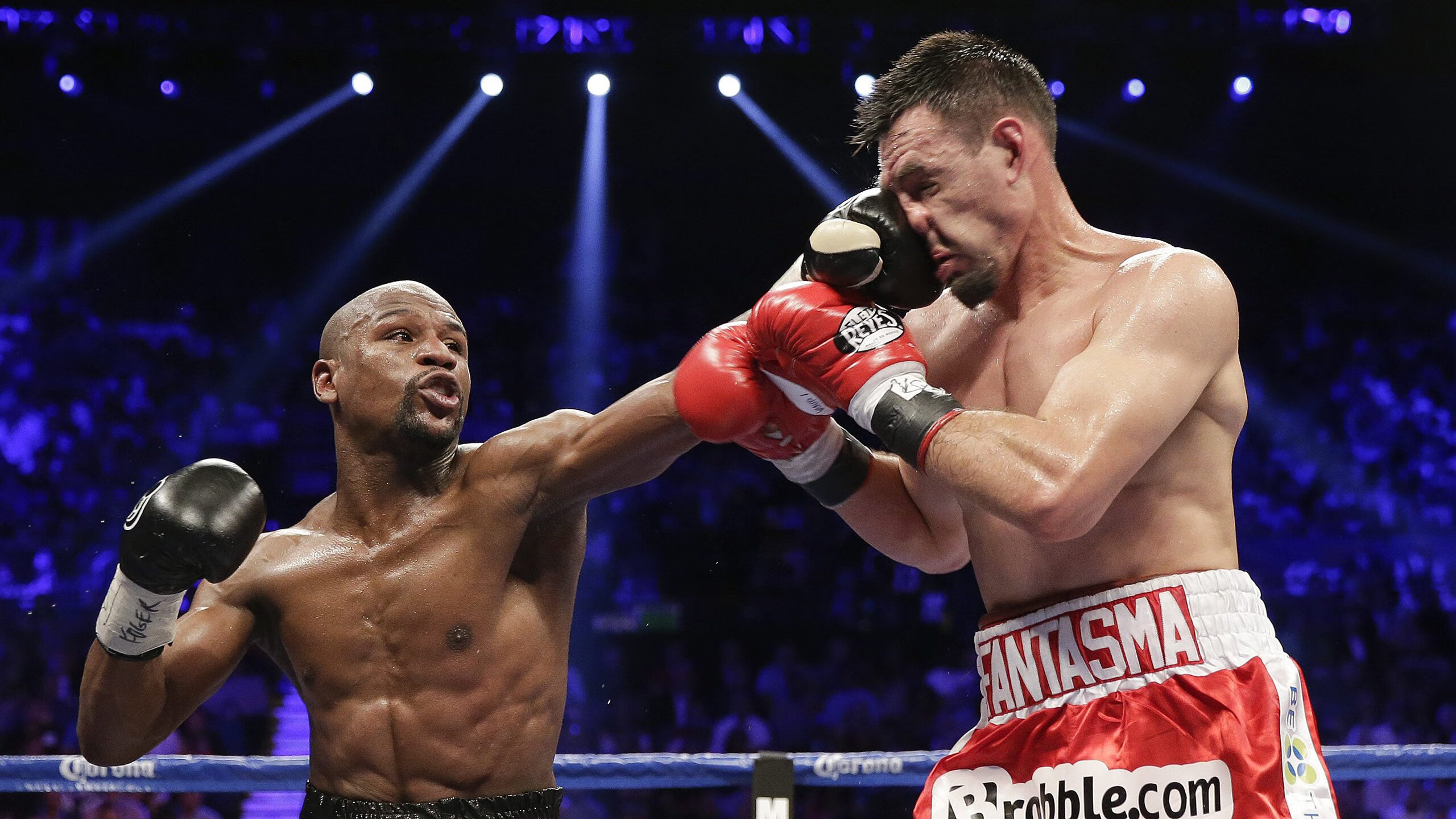 “马科斯·莫奇的全场覆盖与领导能力，助力美洲狮队建立强大防线”