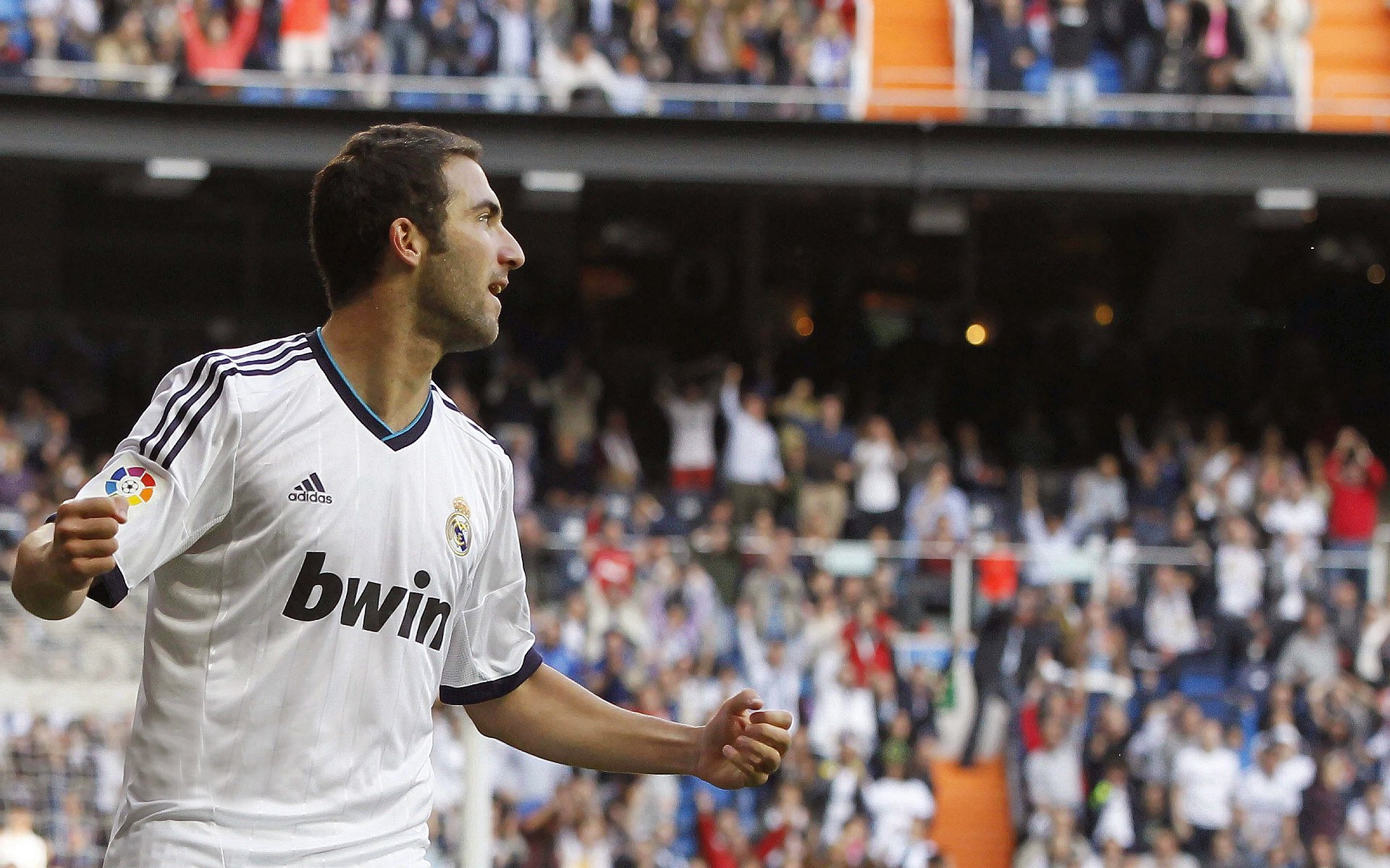 德甲激情反攻：快节奏带来场面震撼！，德甲经典比赛