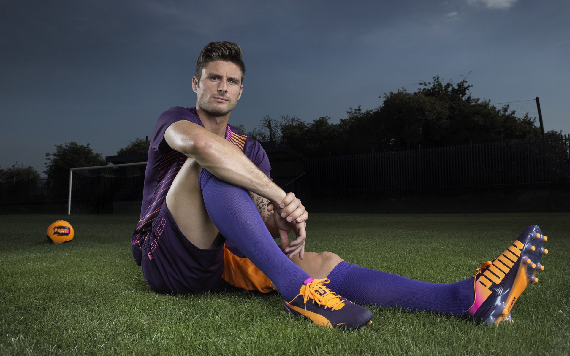 德甲高空轰炸：精彩头球瞬间令人拍案叫绝，德甲空场